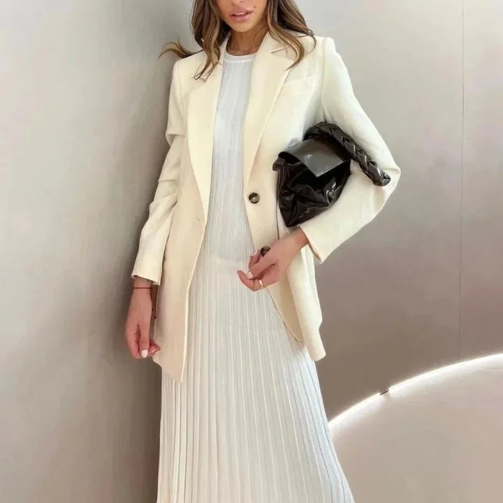 Sleeveless pleated maxi dress in a versatile design, perfect for any occasion.