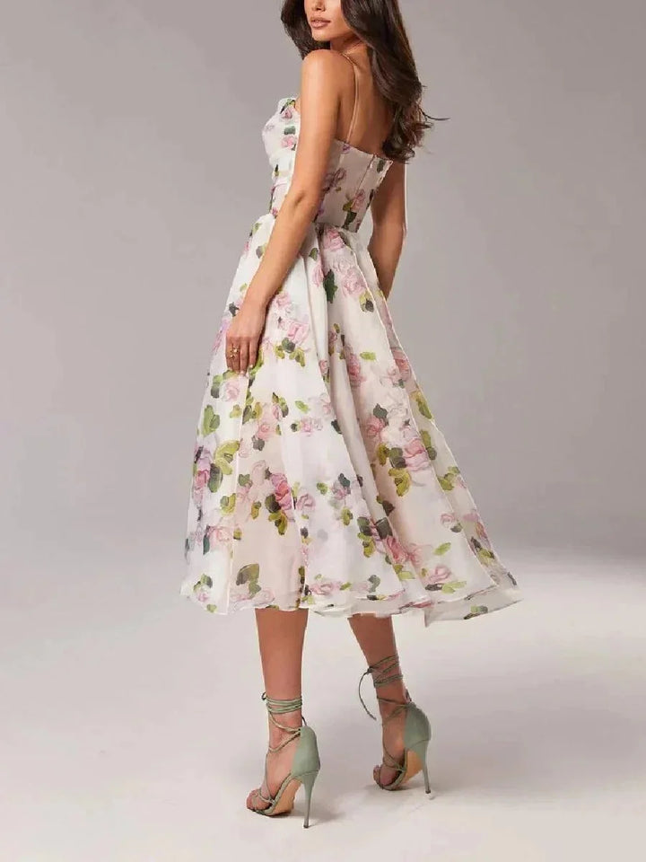 Strapless floral dress in Egypt print with full skirt, perfect for sunny days.