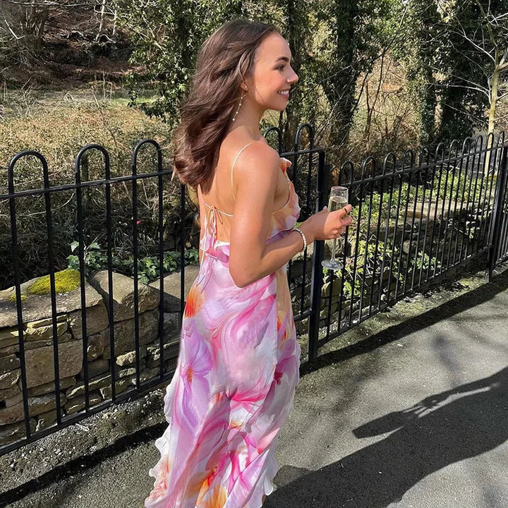 Sleeveless maxi dress in pink floral print, perfect for summer days, made with soft and breathable fabric.