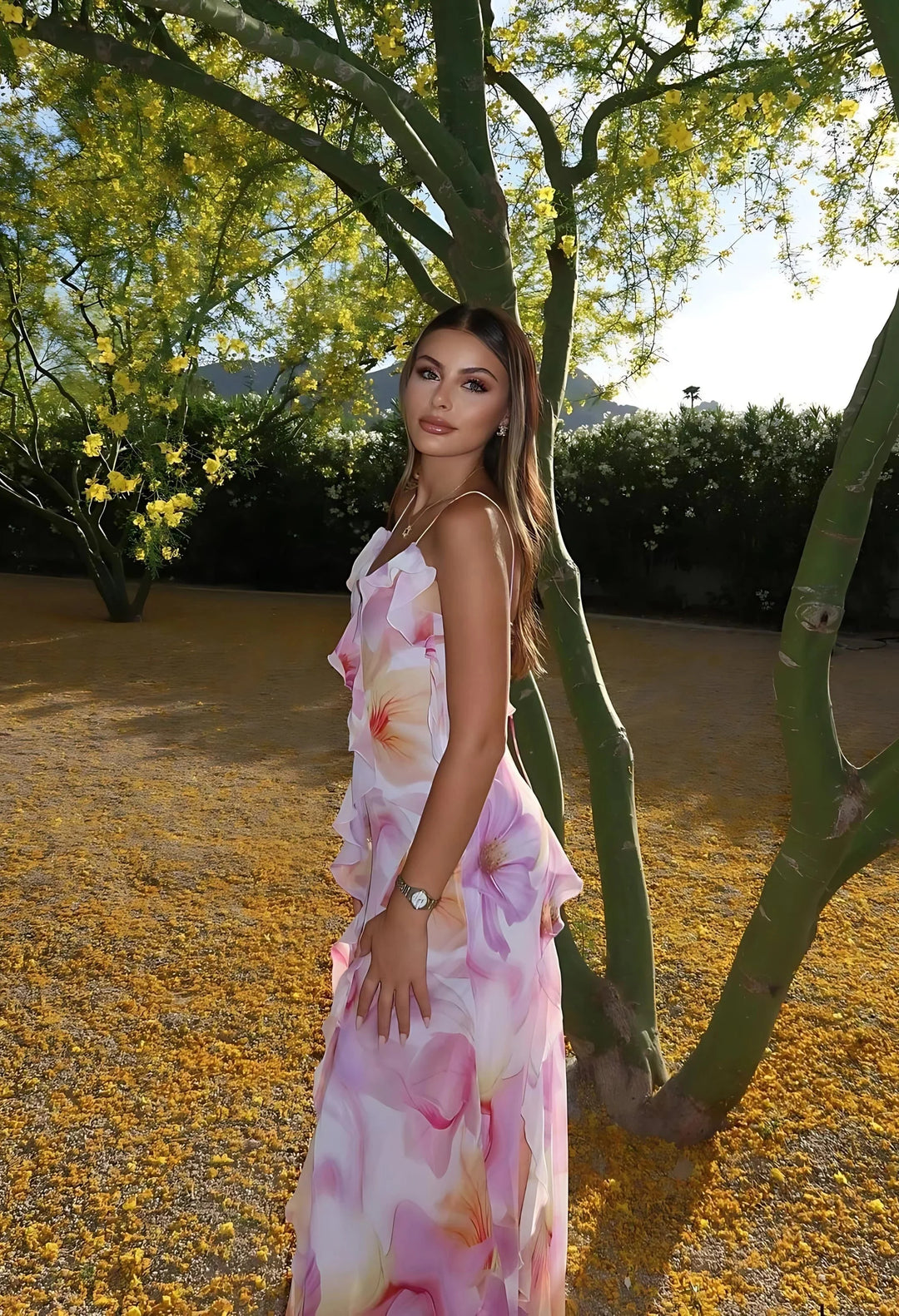 "Sleeveless maxi dress in pink floral print, perfect for summer. Soft and breathable fabric with a stylish design for a chic…
