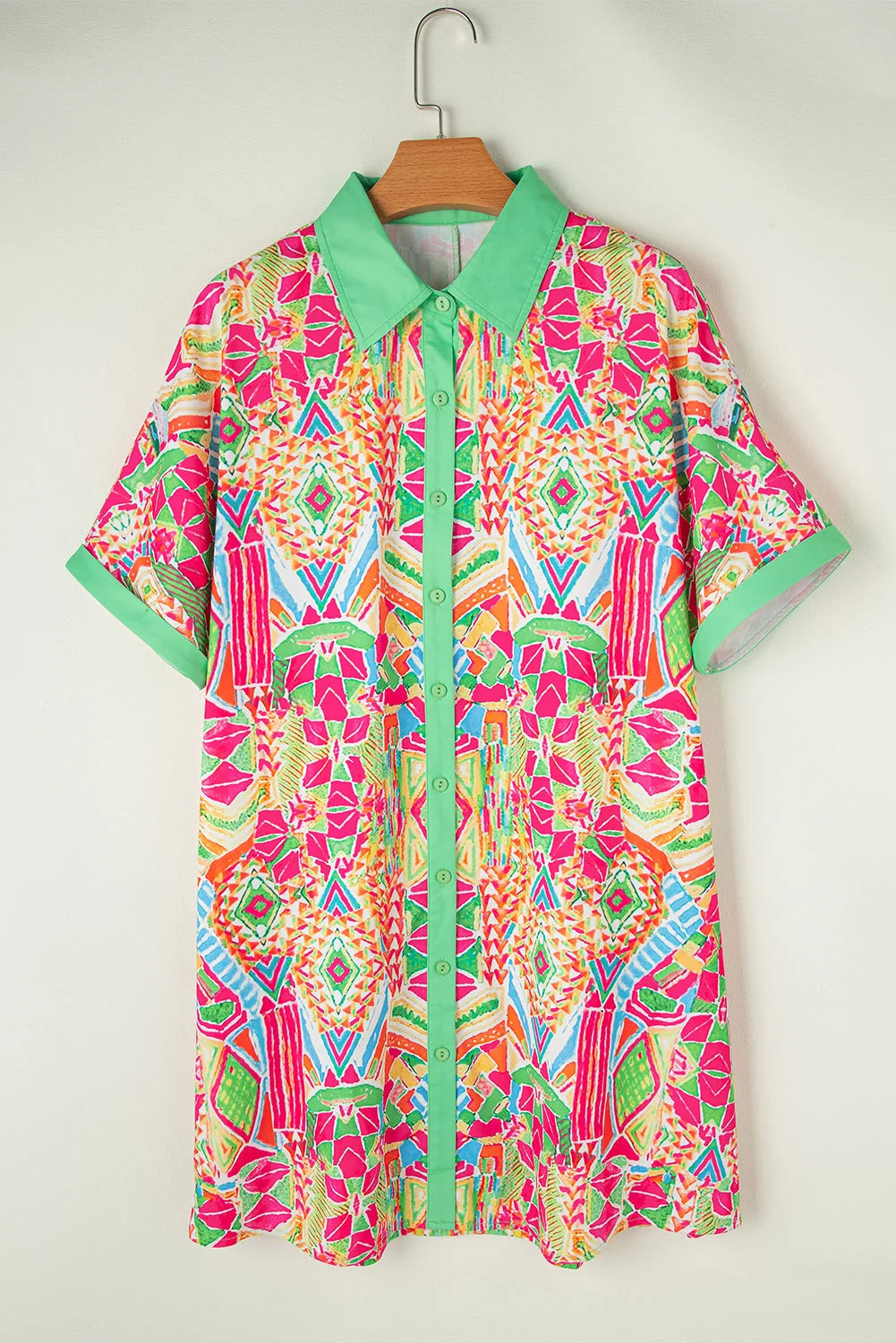 Multicolored shirt dress with geometric patterns, made of high-quality fabric, perfect for a stylish everyday look.