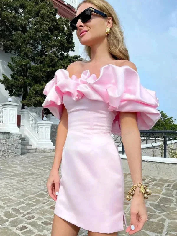 Off-shoulder dress with ruffles in lightweight flowy fabric, accentuating the waist for a flattering fit and a statement…