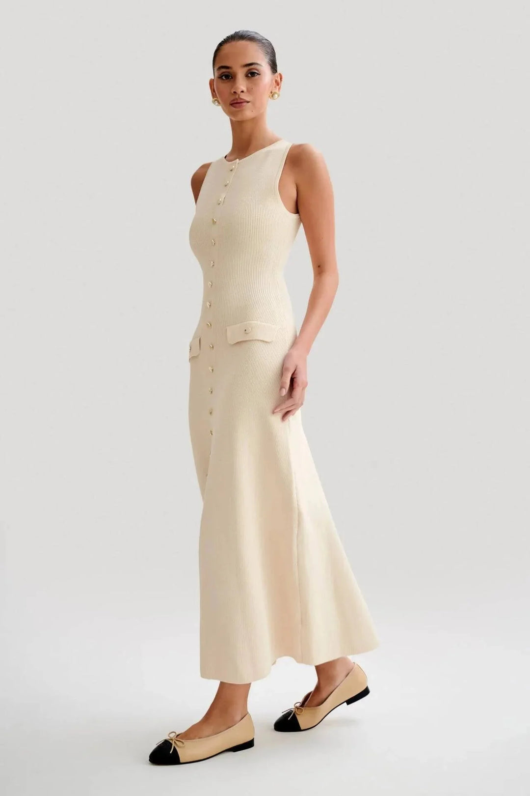 "Black sleeveless dress with front buttons, tailored fit, high-quality fabric"