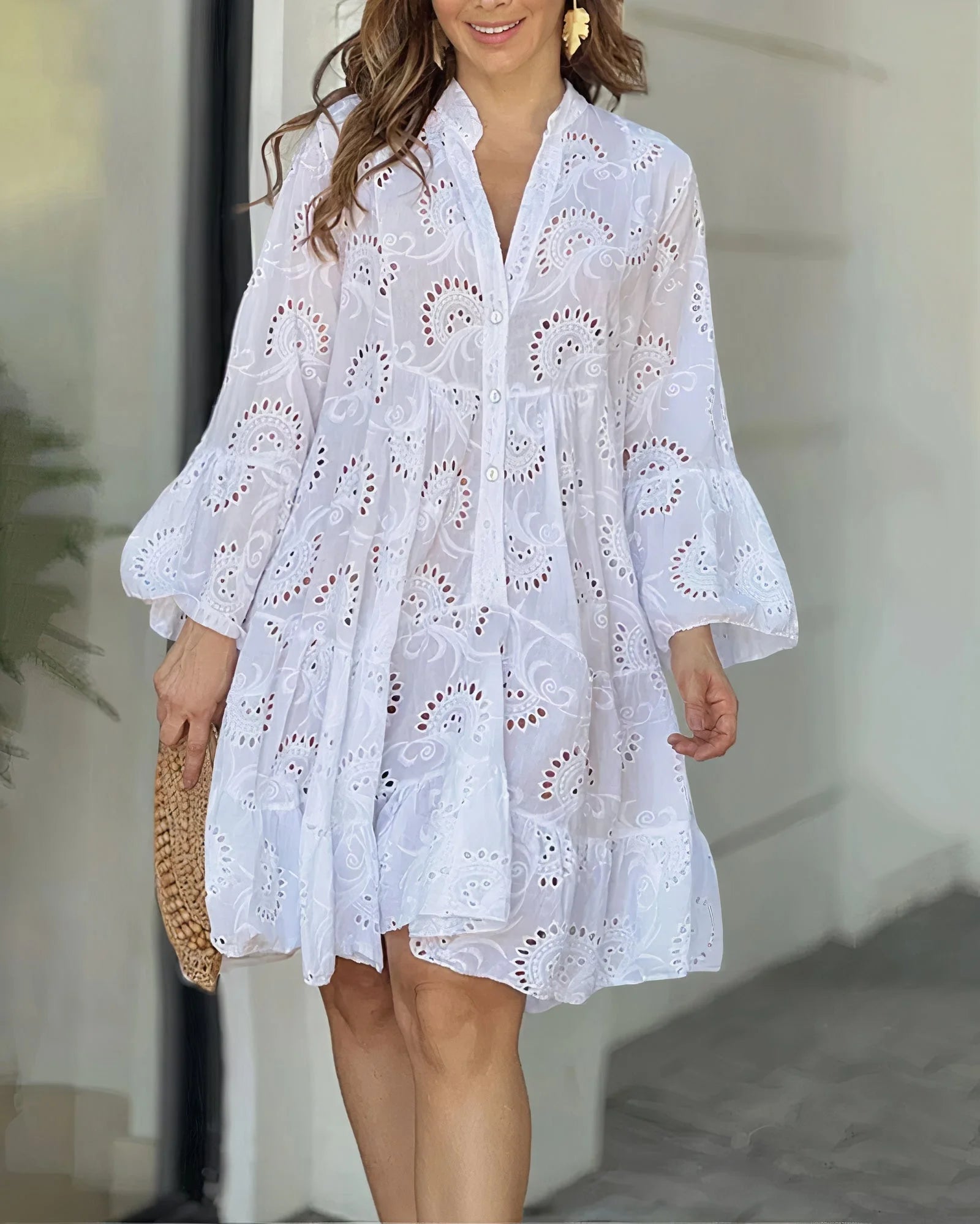 White Vianney summer dress with flutter sleeves and V-neck. Perfect for warm days with a lightweight and breathable fabric.